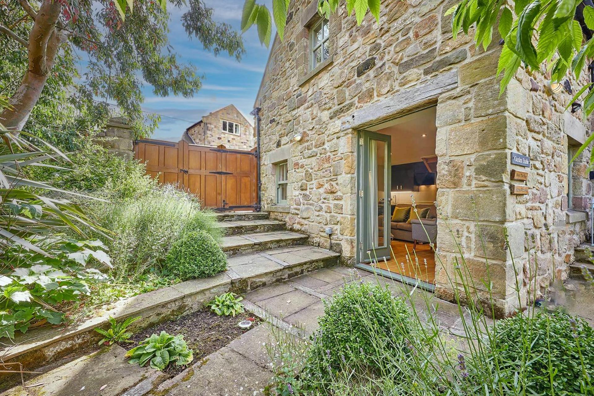 Garden Stable At Hallsteads: Luxury Stone Cottage, With Parking Alnmouth Exterior photo